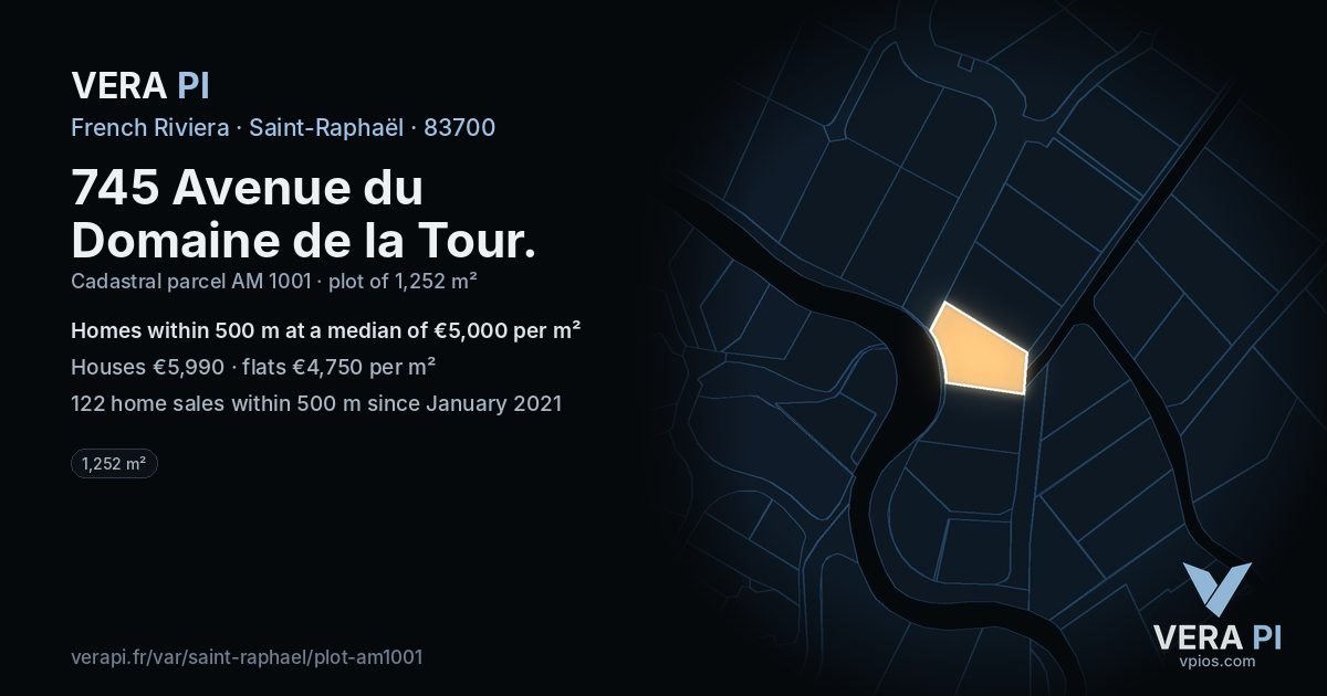 745 Avenue du Domaine de la Tour, Saint-Raphaël at night – the plot lit, the parcels around coloured by the prices near them