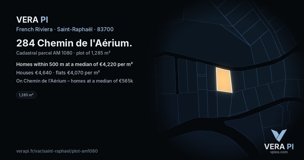 284 Chemin de l'Aérium, Saint-Raphaël at night – the plot lit, the parcels around coloured by the prices near them