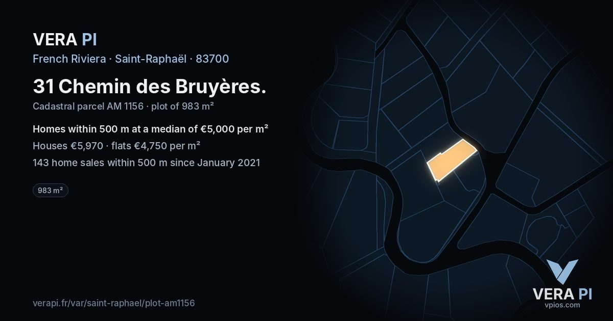 31 Chemin des Bruyères, Saint-Raphaël at night – the plot lit, the parcels around coloured by the prices near them