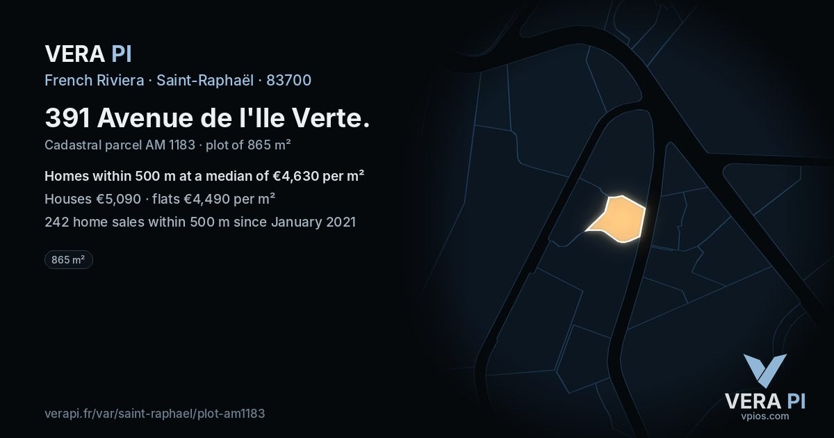 391 Avenue de l'Ile Verte, Saint-Raphaël at night – the plot lit, the parcels around coloured by the prices near them