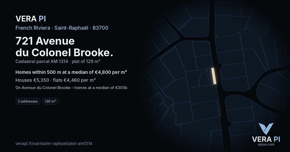 721 Avenue du Colonel Brooke, Saint-Raphaël at night – the plot lit, the parcels around coloured by the prices near them