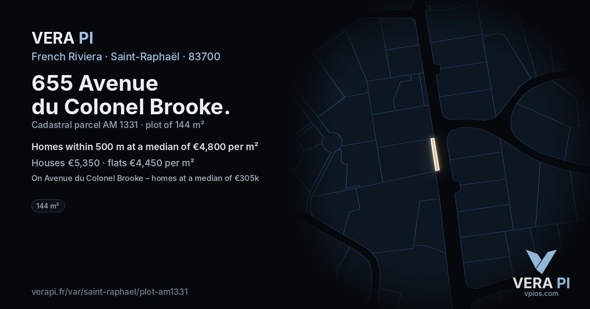 655 Avenue du Colonel Brooke, Saint-Raphaël at night – the plot lit, the parcels around coloured by the prices near them