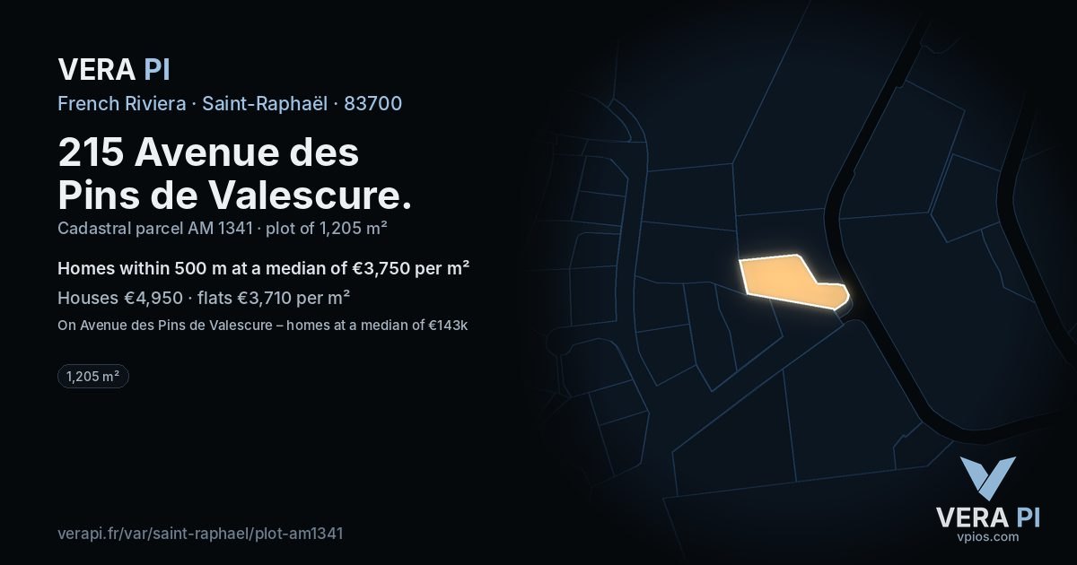 215 Avenue des Pins de Valescure, Saint-Raphaël at night – the plot lit, the parcels around coloured by the prices near them