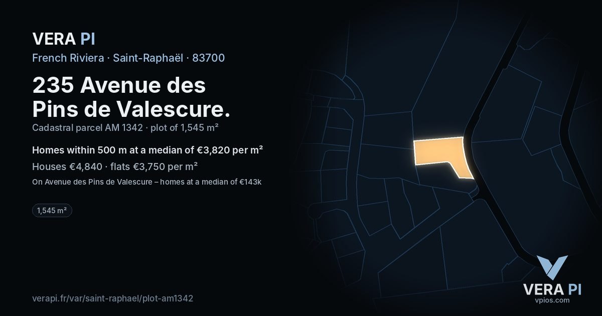 235 Avenue des Pins de Valescure, Saint-Raphaël at night – the plot lit, the parcels around coloured by the prices near them