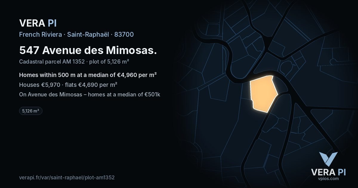 547 Avenue des Mimosas, Saint-Raphaël at night – the plot lit, the parcels around coloured by the prices near them