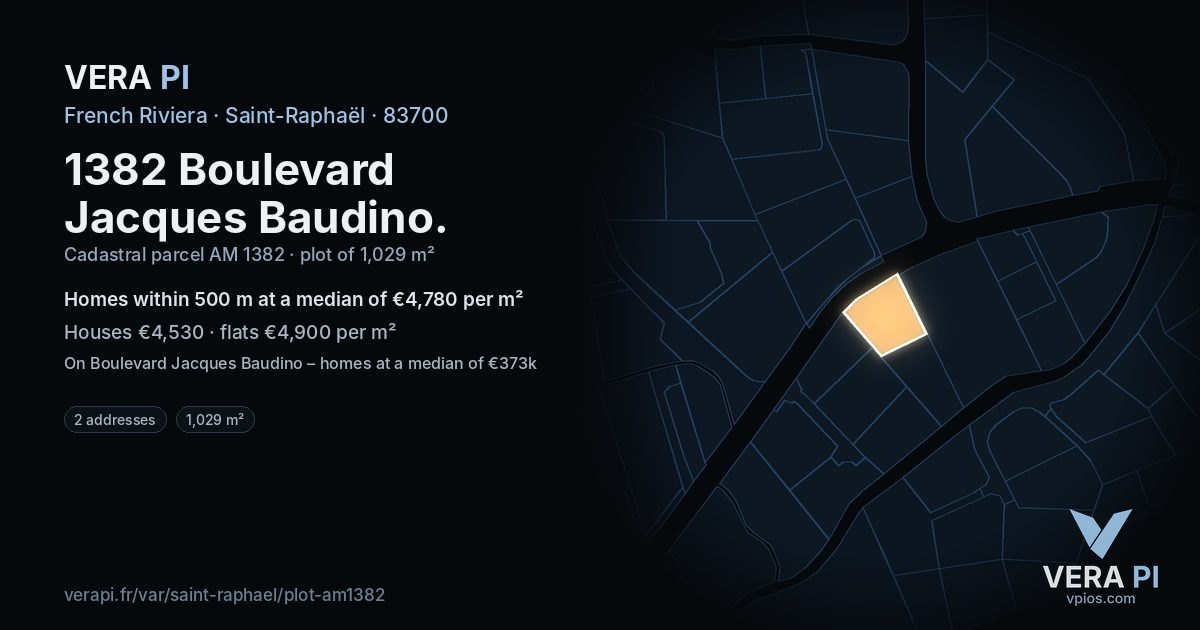 1382 Boulevard Jacques Baudino, Saint-Raphaël at night – the plot lit, the parcels around coloured by the prices near them