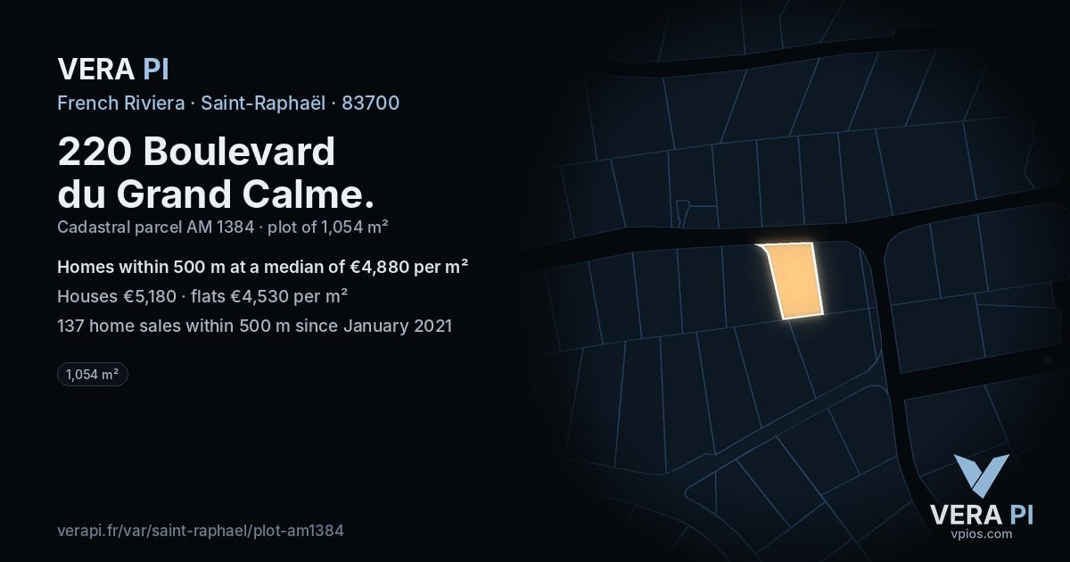 220 Boulevard du Grand Calme, Saint-Raphaël at night – the plot lit, the parcels around coloured by the prices near them
