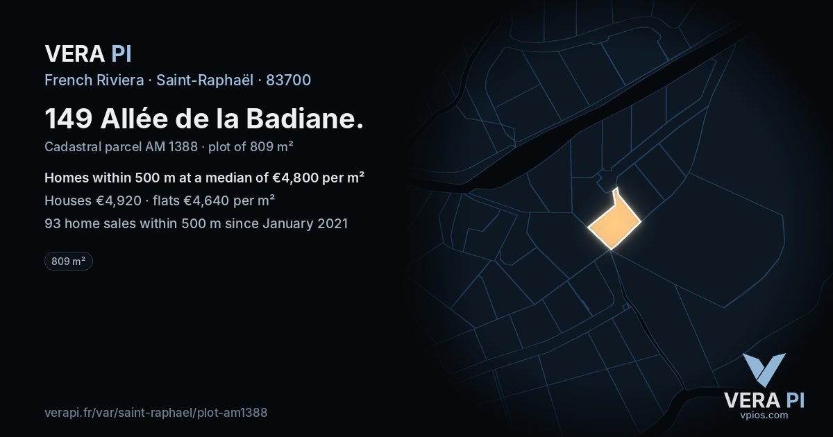 149 Allée de la Badiane, Saint-Raphaël at night – the plot lit, the parcels around coloured by the prices near them