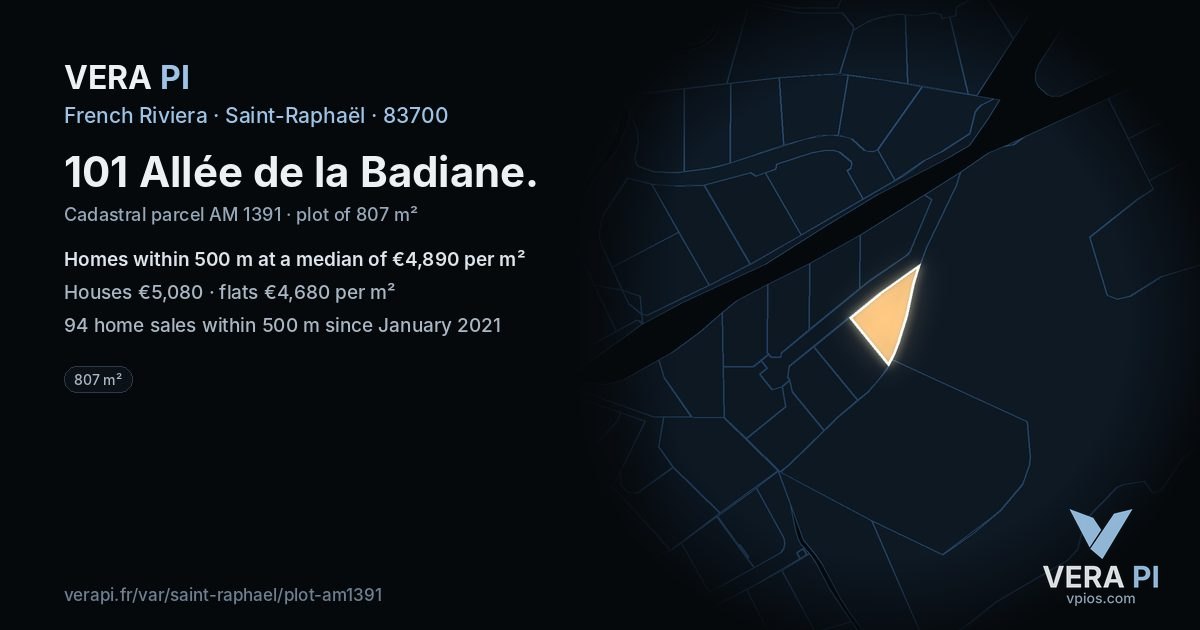 101 Allée de la Badiane, Saint-Raphaël at night – the plot lit, the parcels around coloured by the prices near them