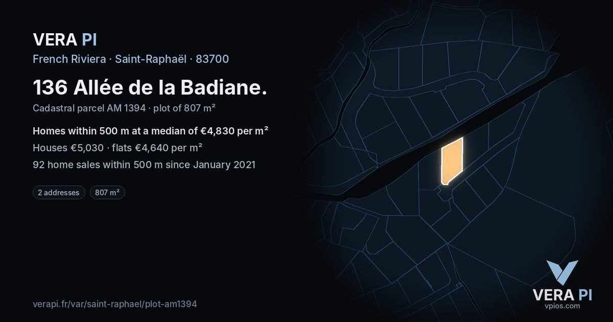 136 Allée de la Badiane, Saint-Raphaël at night – the plot lit, the parcels around coloured by the prices near them