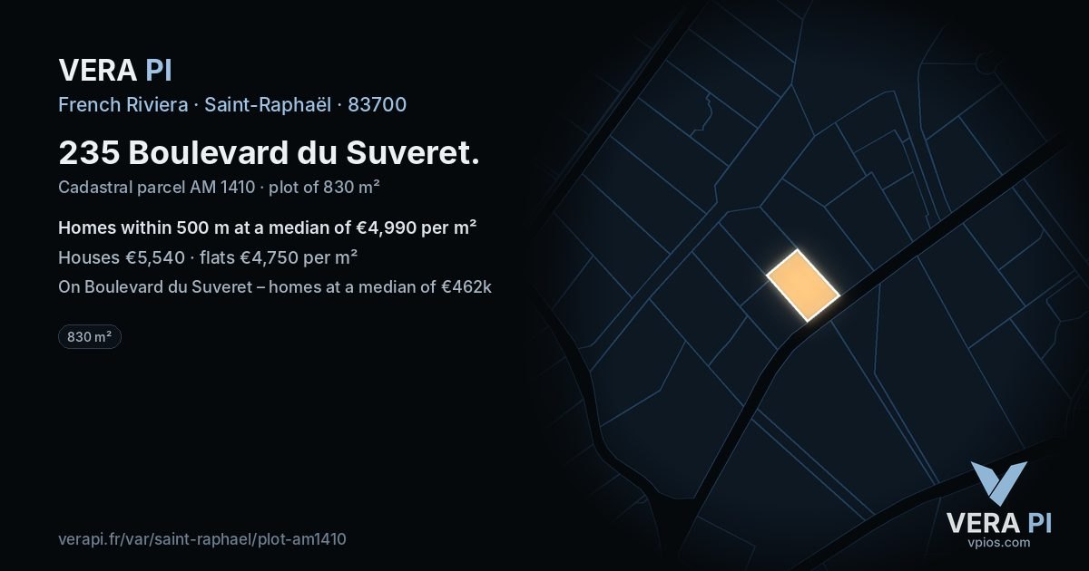 235 Boulevard du Suveret, Saint-Raphaël at night – the plot lit, the parcels around coloured by the prices near them