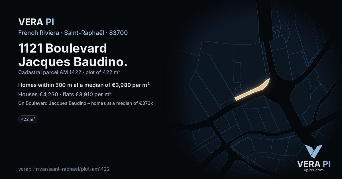 1121 Boulevard Jacques Baudino, Saint-Raphaël at night – the plot lit, the parcels around coloured by the prices near them