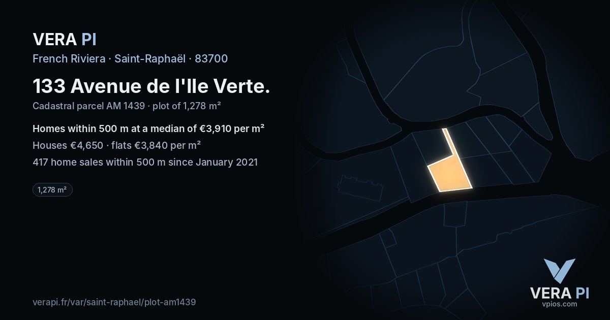 133 Avenue de l'Ile Verte, Saint-Raphaël at night – the plot lit, the parcels around coloured by the prices near them