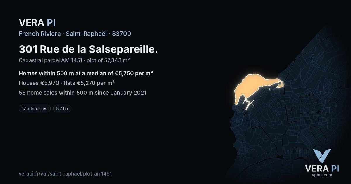 301 Rue de la Salsepareille, Saint-Raphaël at night – the plot lit, the parcels around coloured by the prices near them