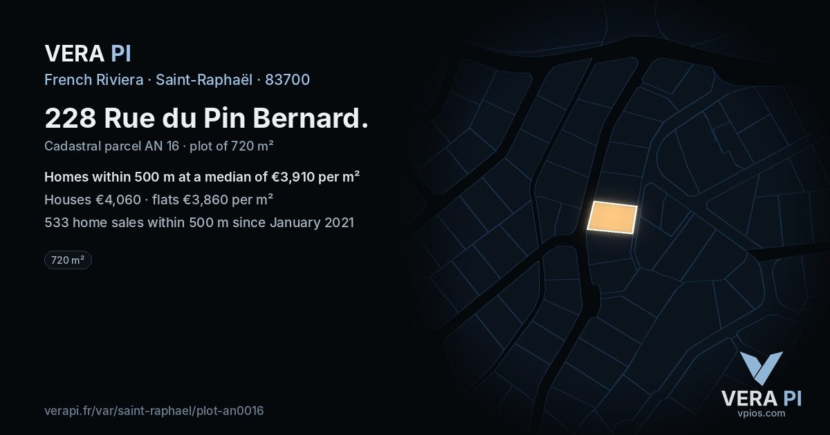 228 Rue du Pin Bernard, Saint-Raphaël at night – the plot lit, the parcels around coloured by the prices near them