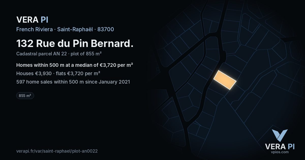 132 Rue du Pin Bernard, Saint-Raphaël at night – the plot lit, the parcels around coloured by the prices near them
