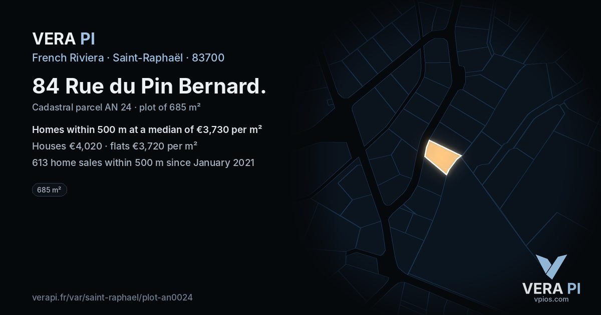 84 Rue du Pin Bernard, Saint-Raphaël at night – the plot lit, the parcels around coloured by the prices near them