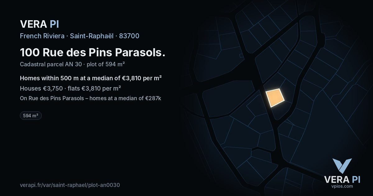 100 Rue des Pins Parasols, Saint-Raphaël at night – the plot lit, the parcels around coloured by the prices near them