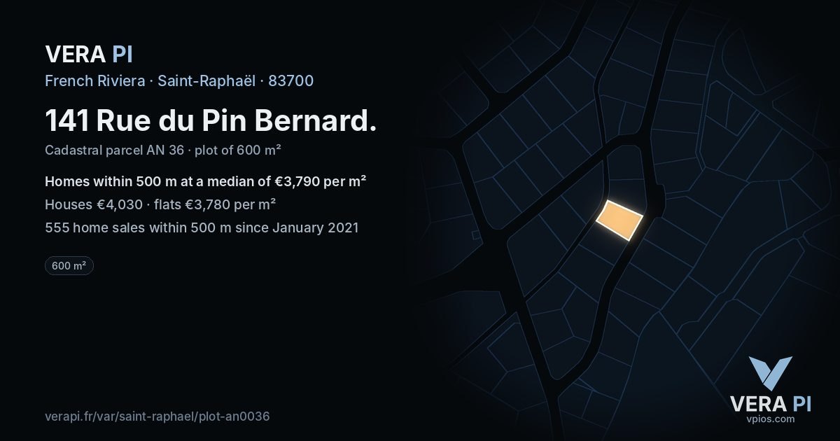 141 Rue du Pin Bernard, Saint-Raphaël at night – the plot lit, the parcels around coloured by the prices near them