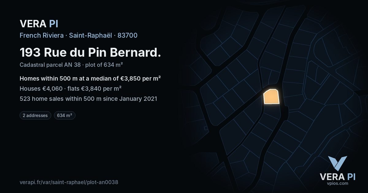 193 Rue du Pin Bernard, Saint-Raphaël at night – the plot lit, the parcels around coloured by the prices near them