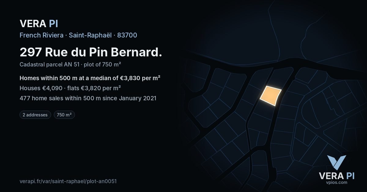 297 Rue du Pin Bernard, Saint-Raphaël at night – the plot lit, the parcels around coloured by the prices near them