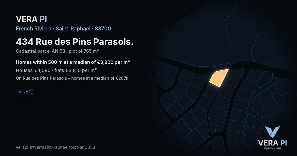 434 Rue des Pins Parasols, Saint-Raphaël at night – the plot lit, the parcels around coloured by the prices near them