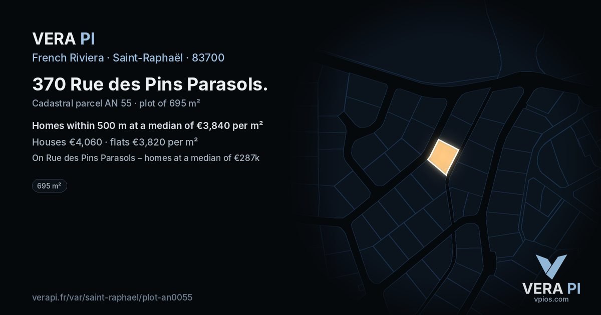 370 Rue des Pins Parasols, Saint-Raphaël at night – the plot lit, the parcels around coloured by the prices near them
