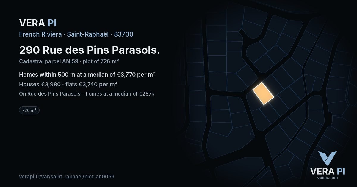 290 Rue des Pins Parasols, Saint-Raphaël at night – the plot lit, the parcels around coloured by the prices near them