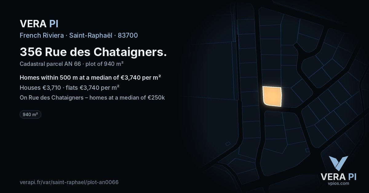 356 Rue des Chataigners, Saint-Raphaël at night – the plot lit, the parcels around coloured by the prices near them