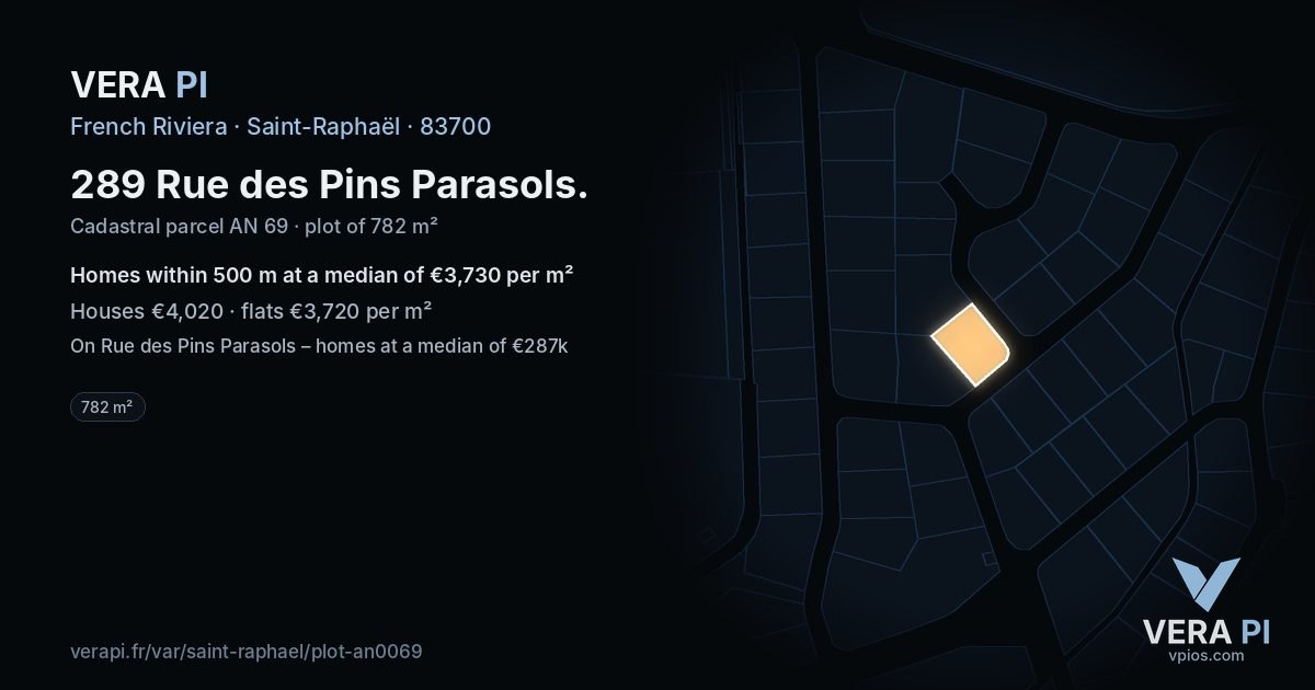 289 Rue des Pins Parasols, Saint-Raphaël at night – the plot lit, the parcels around coloured by the prices near them