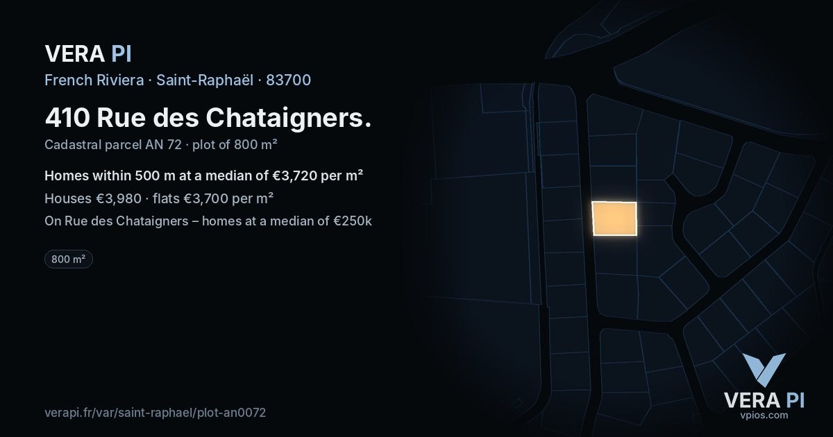 410 Rue des Chataigners, Saint-Raphaël at night – the plot lit, the parcels around coloured by the prices near them