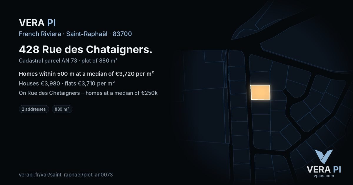 428 Rue des Chataigners, Saint-Raphaël at night – the plot lit, the parcels around coloured by the prices near them