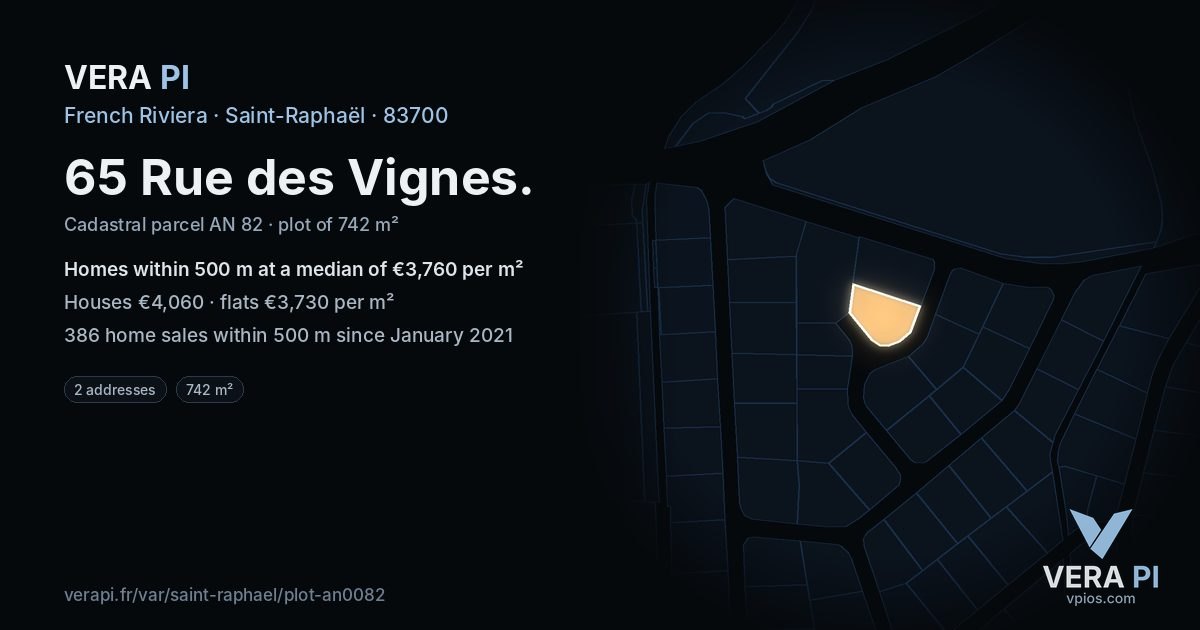 65 Rue des Vignes, Saint-Raphaël at night – the plot lit, the parcels around coloured by the prices near them