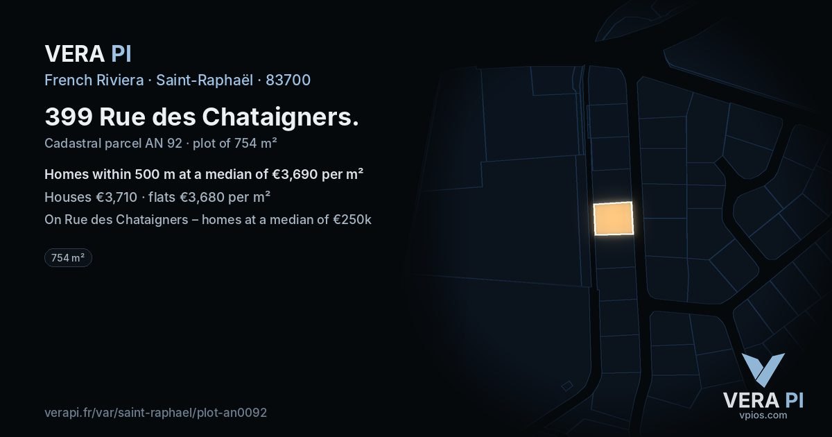 399 Rue des Chataigners, Saint-Raphaël at night – the plot lit, the parcels around coloured by the prices near them