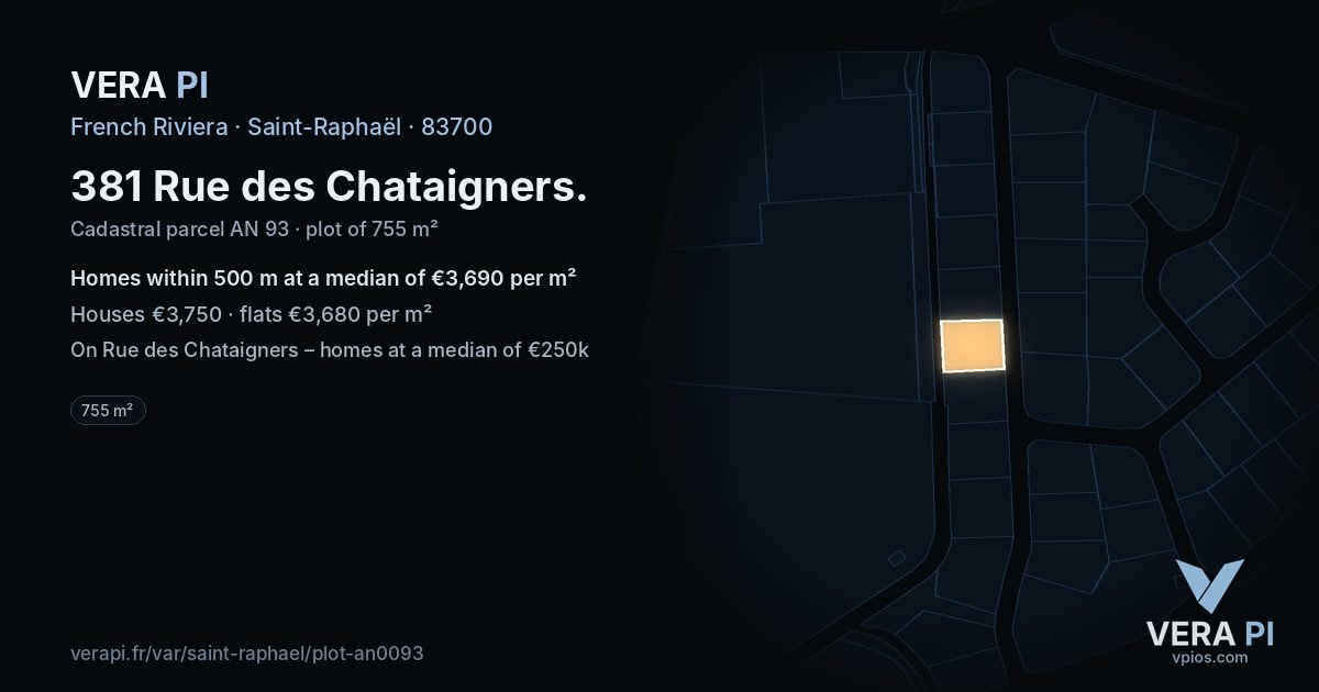 381 Rue des Chataigners, Saint-Raphaël at night – the plot lit, the parcels around coloured by the prices near them