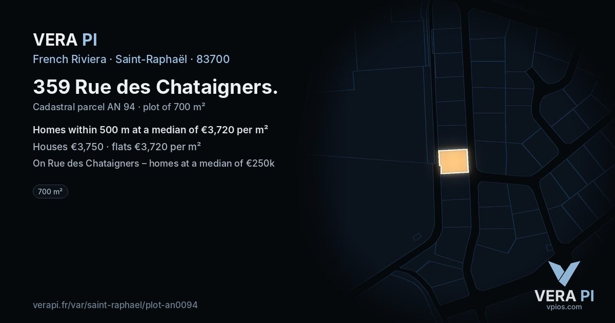 359 Rue des Chataigners, Saint-Raphaël at night – the plot lit, the parcels around coloured by the prices near them