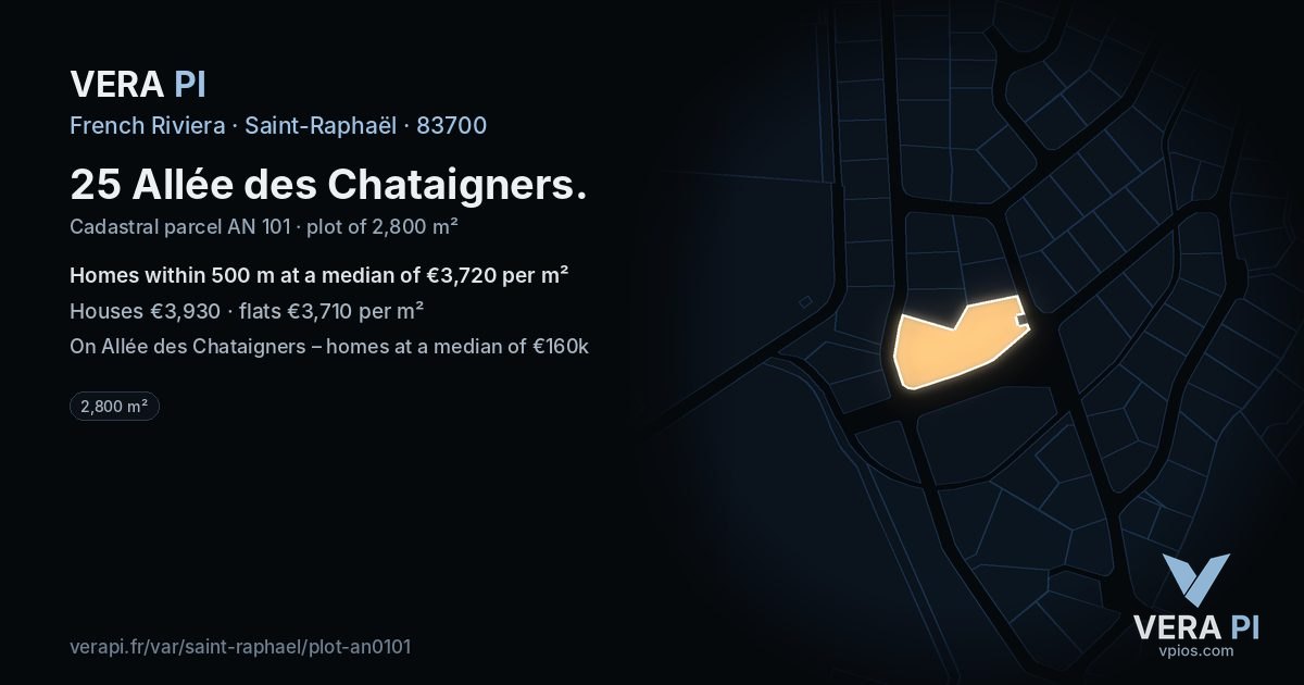 25 Allée des Chataigners, Saint-Raphaël at night – the plot lit, the parcels around coloured by the prices near them