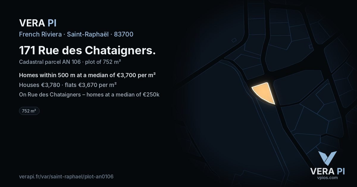 171 Rue des Chataigners, Saint-Raphaël at night – the plot lit, the parcels around coloured by the prices near them