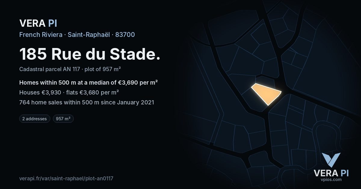185 Rue du Stade, Saint-Raphaël at night – the plot lit, the parcels around coloured by the prices near them