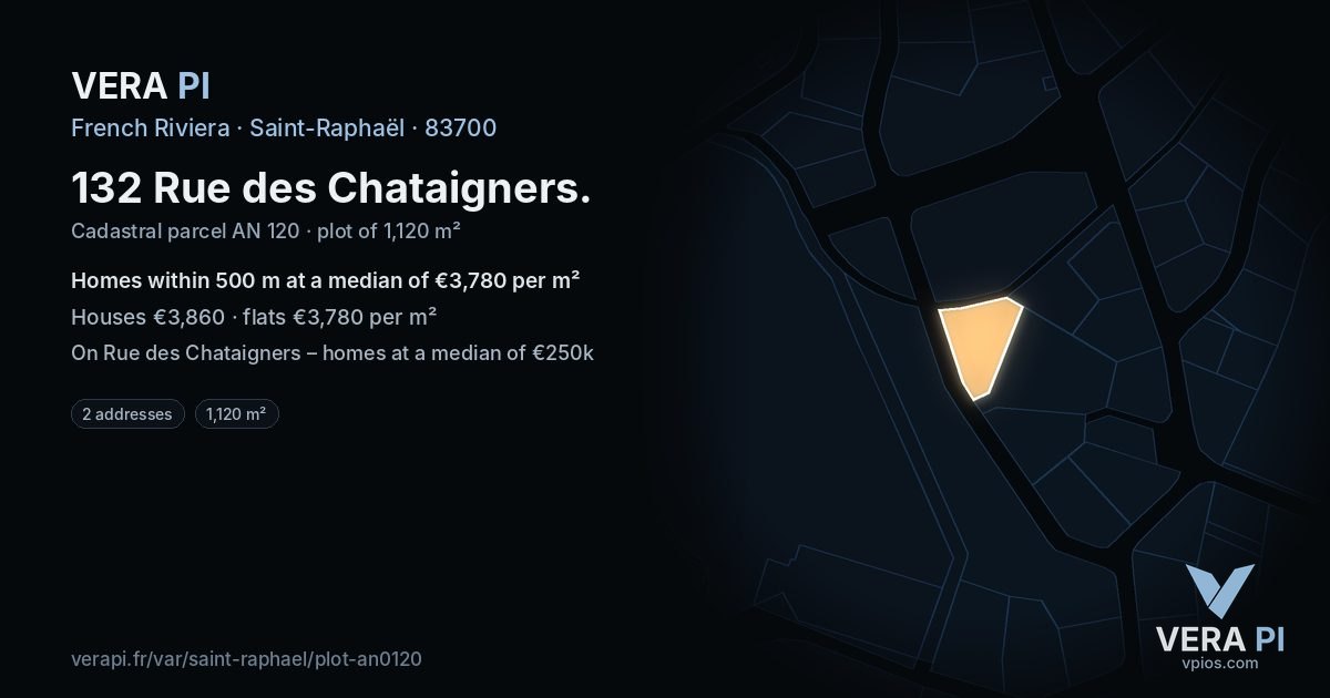 132 Rue des Chataigners, Saint-Raphaël at night – the plot lit, the parcels around coloured by the prices near them