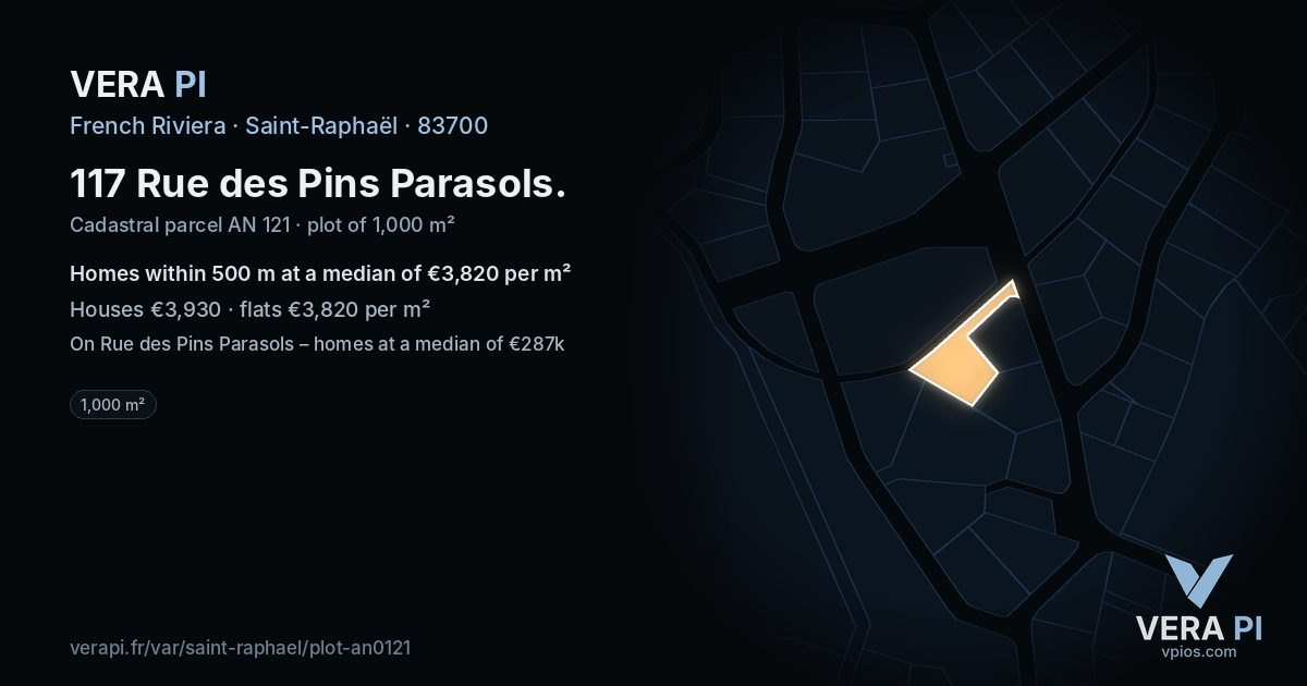 117 Rue des Pins Parasols, Saint-Raphaël at night – the plot lit, the parcels around coloured by the prices near them