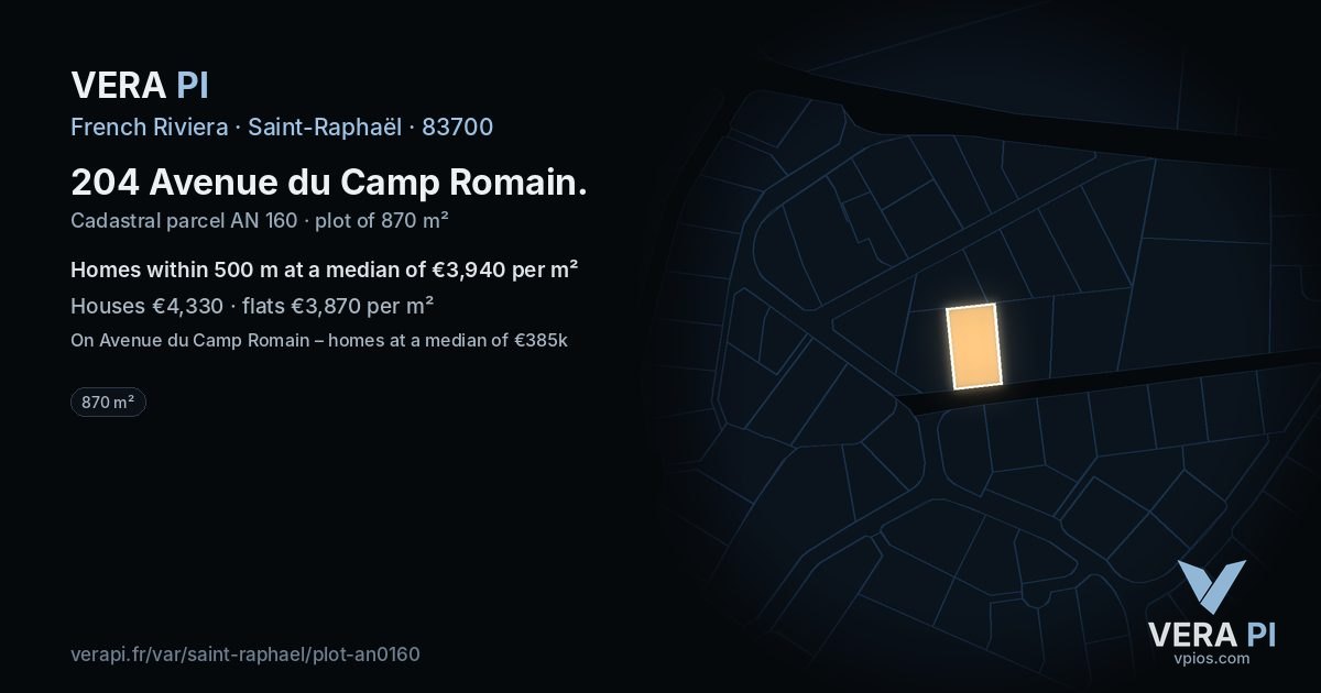 204 Avenue du Camp Romain, Saint-Raphaël at night – the plot lit, the parcels around coloured by the prices near them