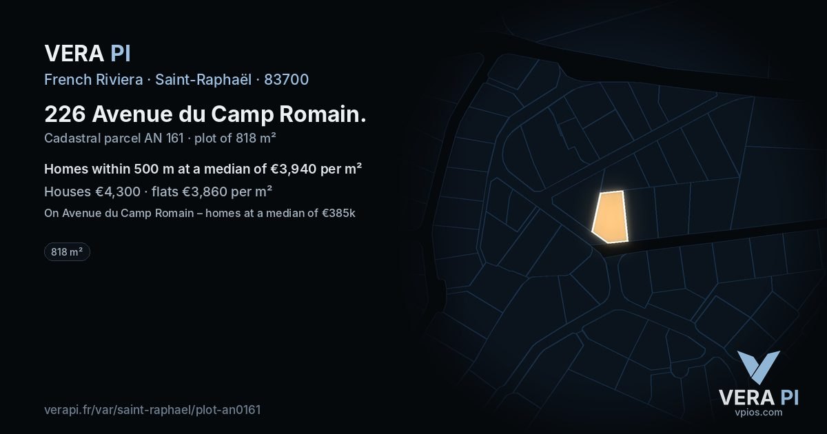 226 Avenue du Camp Romain, Saint-Raphaël at night – the plot lit, the parcels around coloured by the prices near them