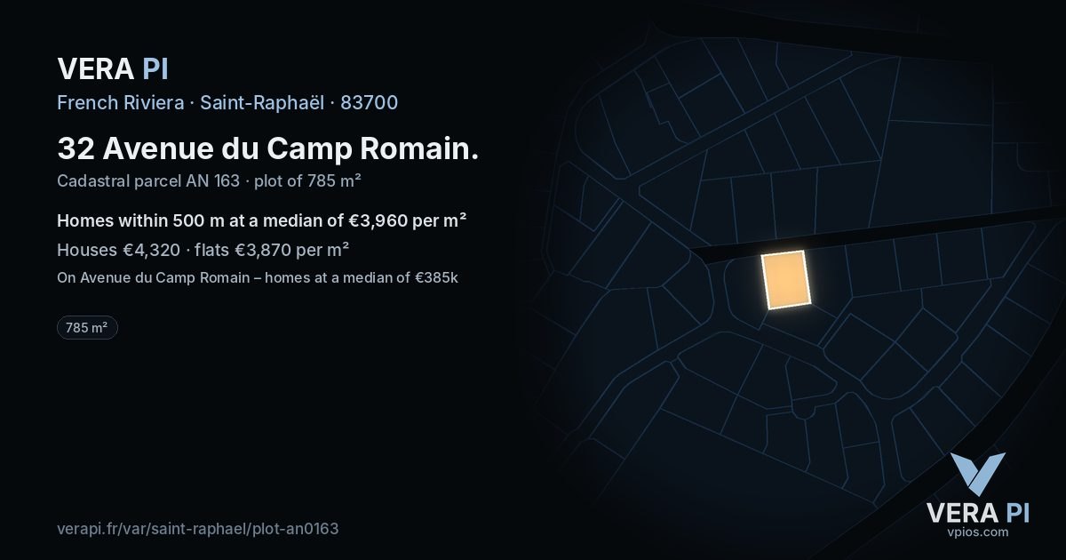 32 Avenue du Camp Romain, Saint-Raphaël at night – the plot lit, the parcels around coloured by the prices near them