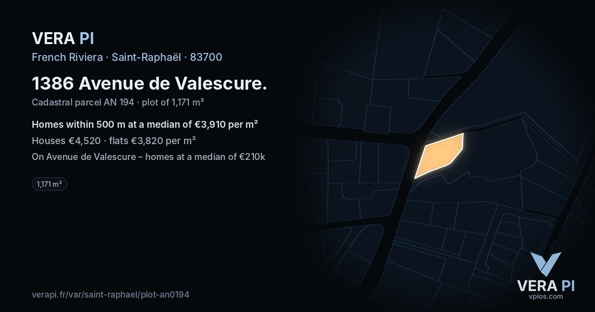 1386 Avenue de Valescure, Saint-Raphaël at night – the plot lit, the parcels around coloured by the prices near them