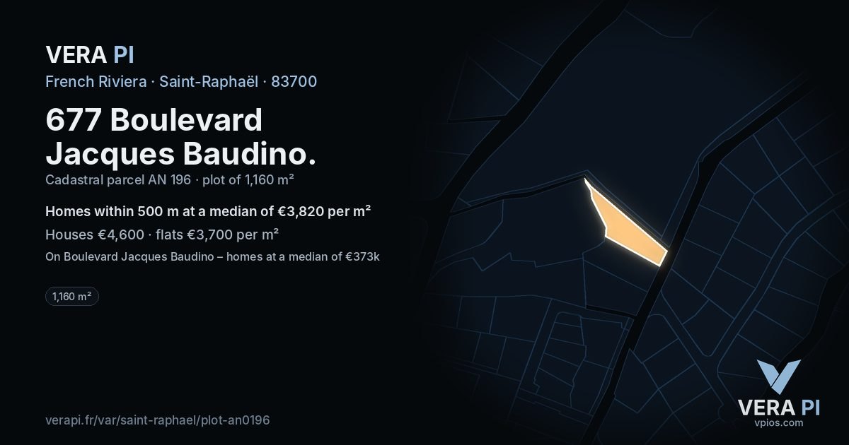 677 Boulevard Jacques Baudino, Saint-Raphaël at night – the plot lit, the parcels around coloured by the prices near them