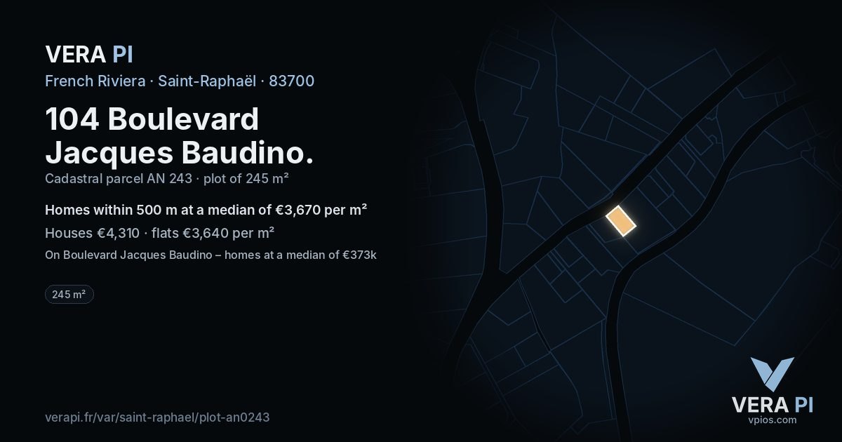104 Boulevard Jacques Baudino, Saint-Raphaël at night – the plot lit, the parcels around coloured by the prices near them