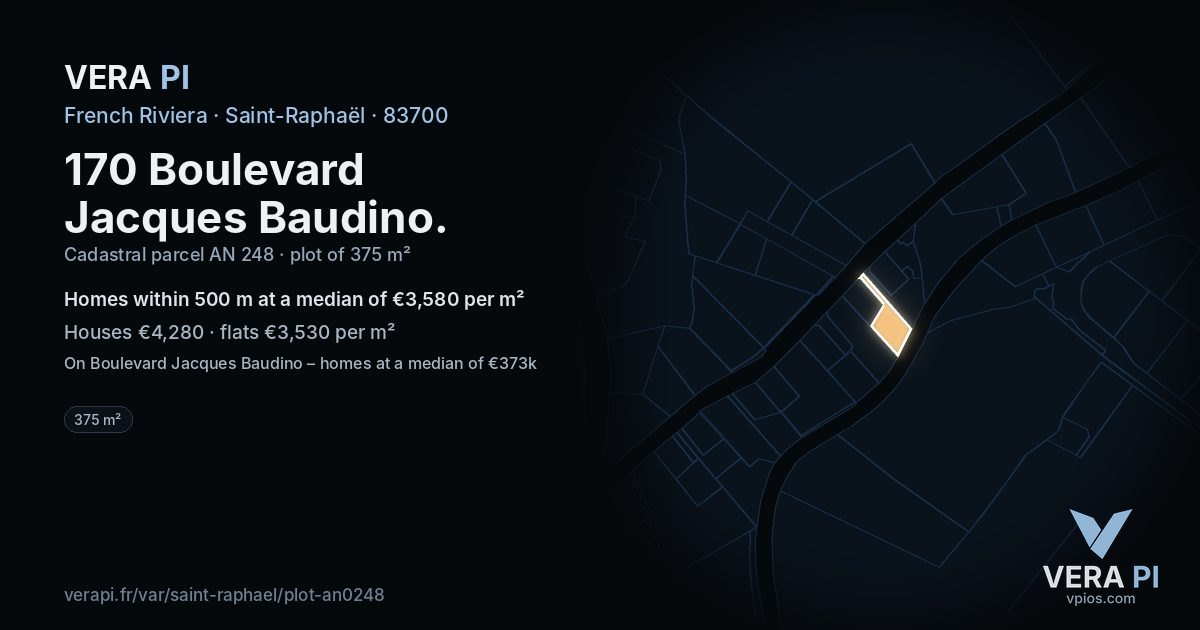 170 Boulevard Jacques Baudino, Saint-Raphaël at night – the plot lit, the parcels around coloured by the prices near them