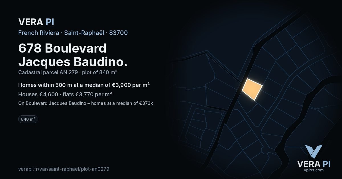 678 Boulevard Jacques Baudino, Saint-Raphaël at night – the plot lit, the parcels around coloured by the prices near them
