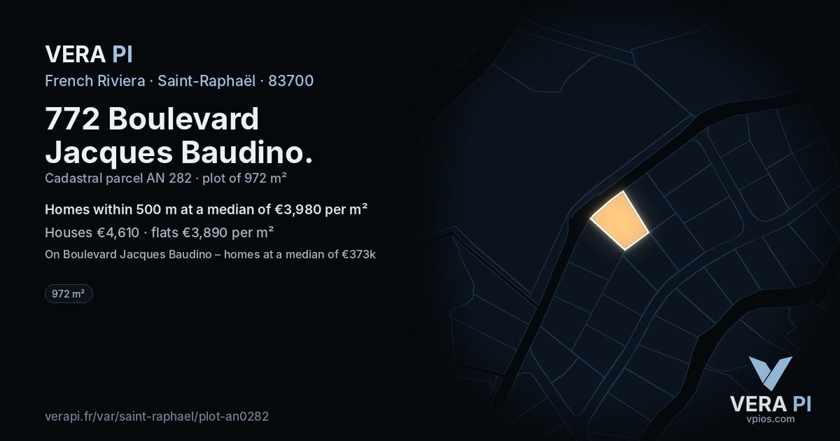 772 Boulevard Jacques Baudino, Saint-Raphaël at night – the plot lit, the parcels around coloured by the prices near them